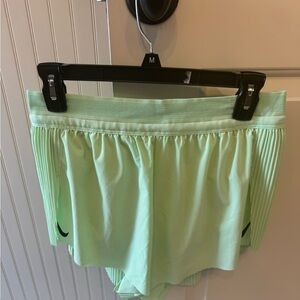 Nike Women’s Aeroswift Shorts Size Medium. NWOT